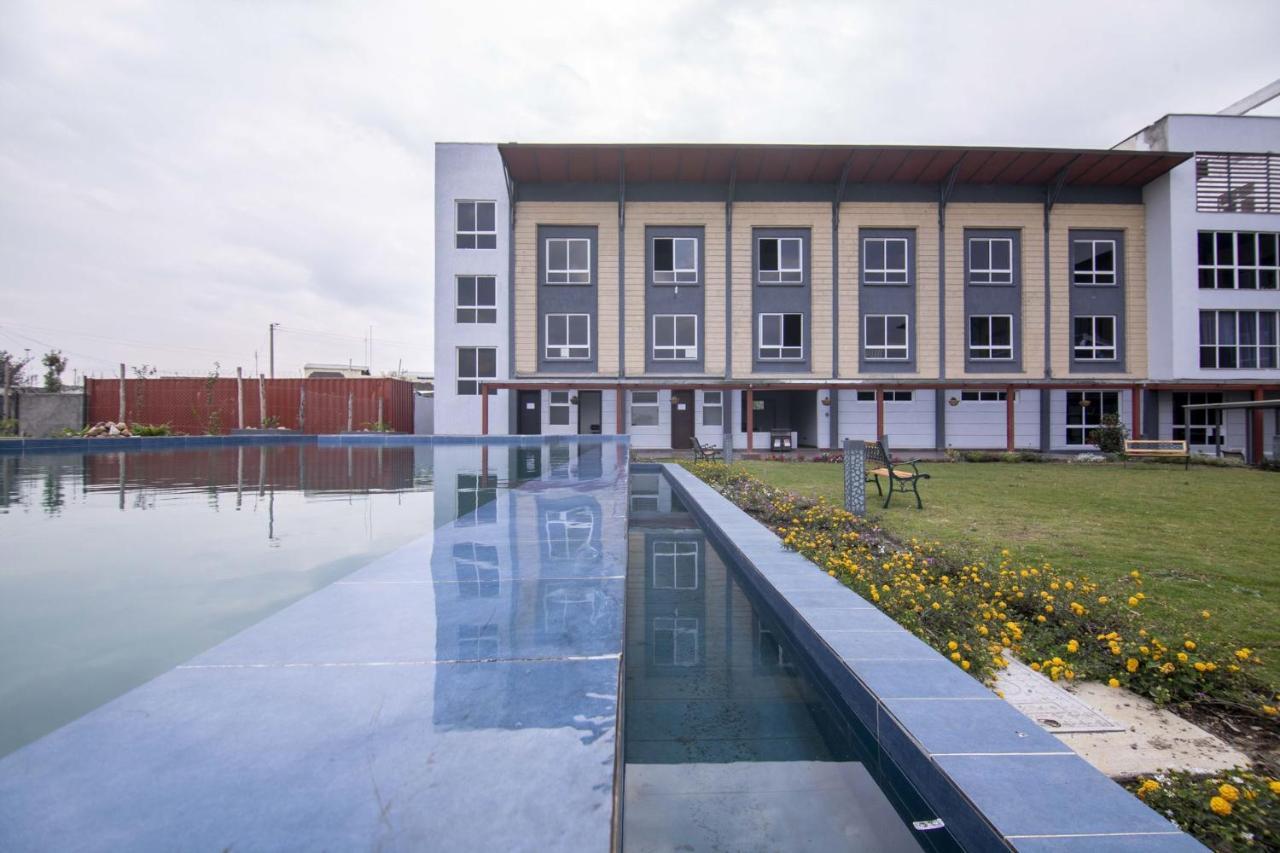 Eseriani The Resort Найваша Екстериор снимка