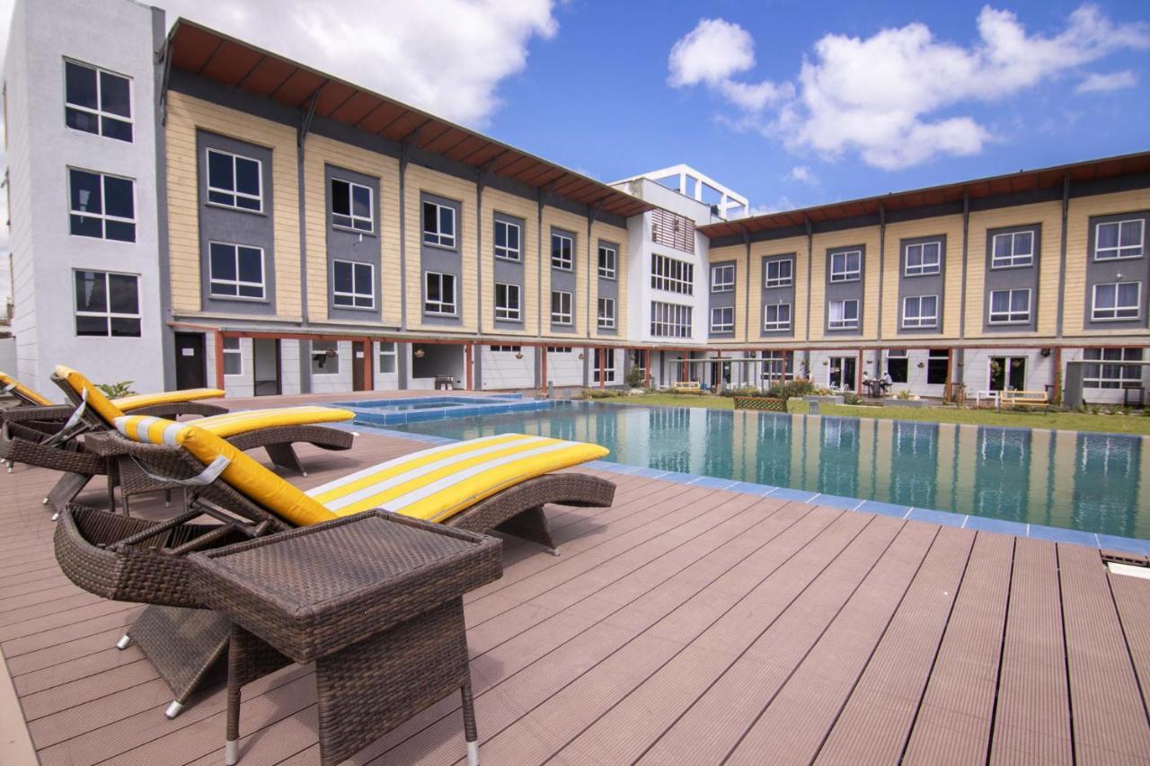Eseriani The Resort Найваша Екстериор снимка