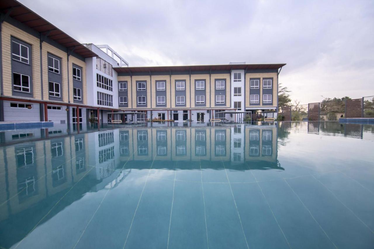 Eseriani The Resort Найваша Екстериор снимка