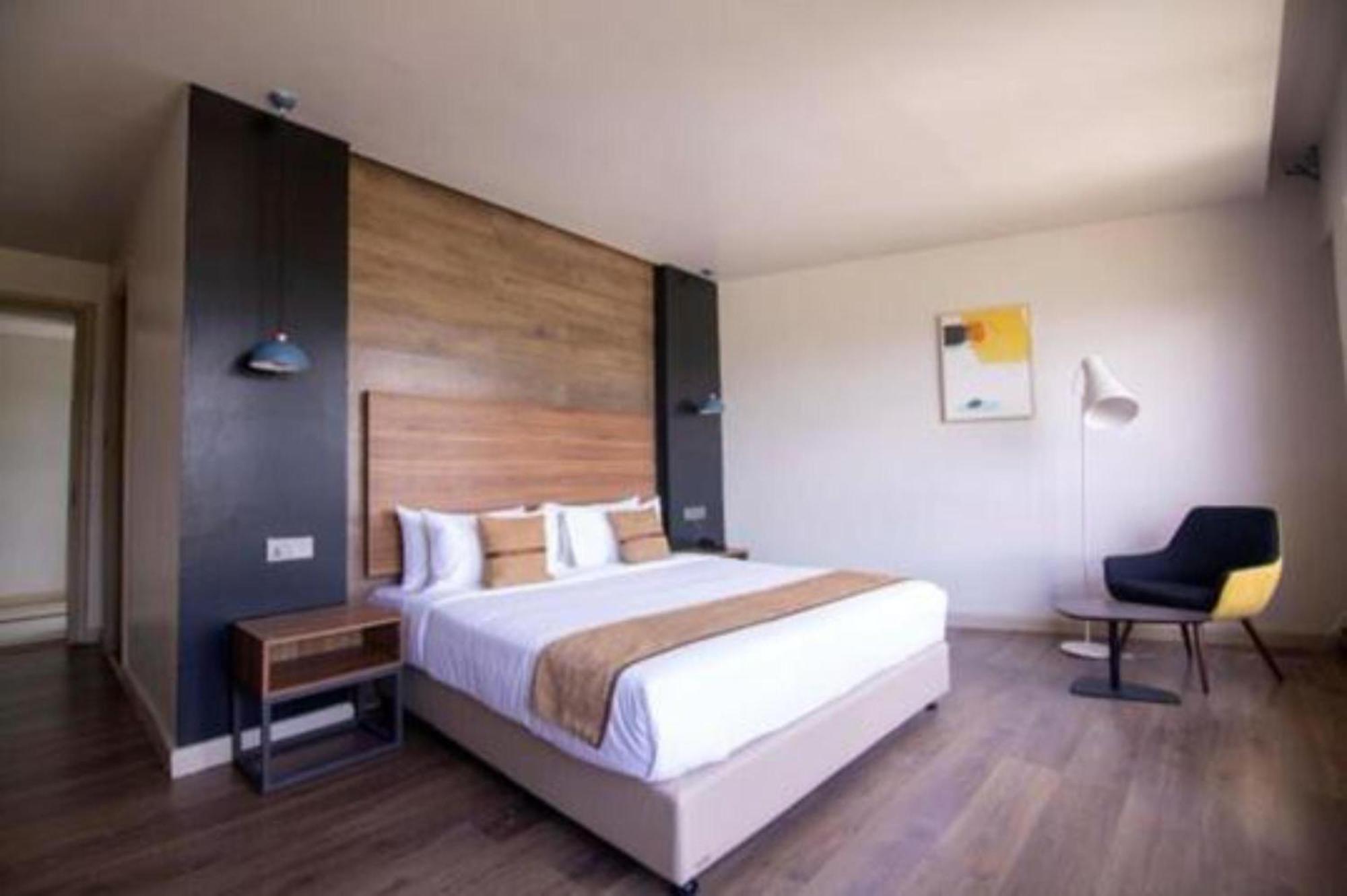 Eseriani The Resort Найваша Екстериор снимка